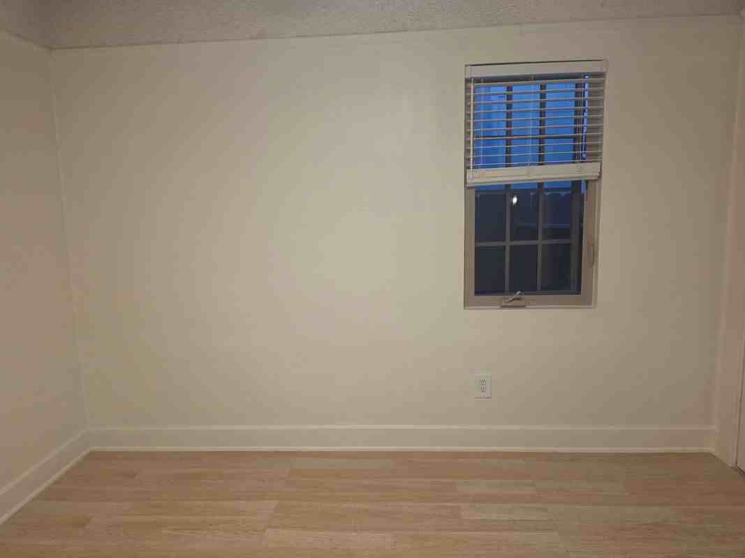 1410 W Washington Ave - Photo 6 of 8