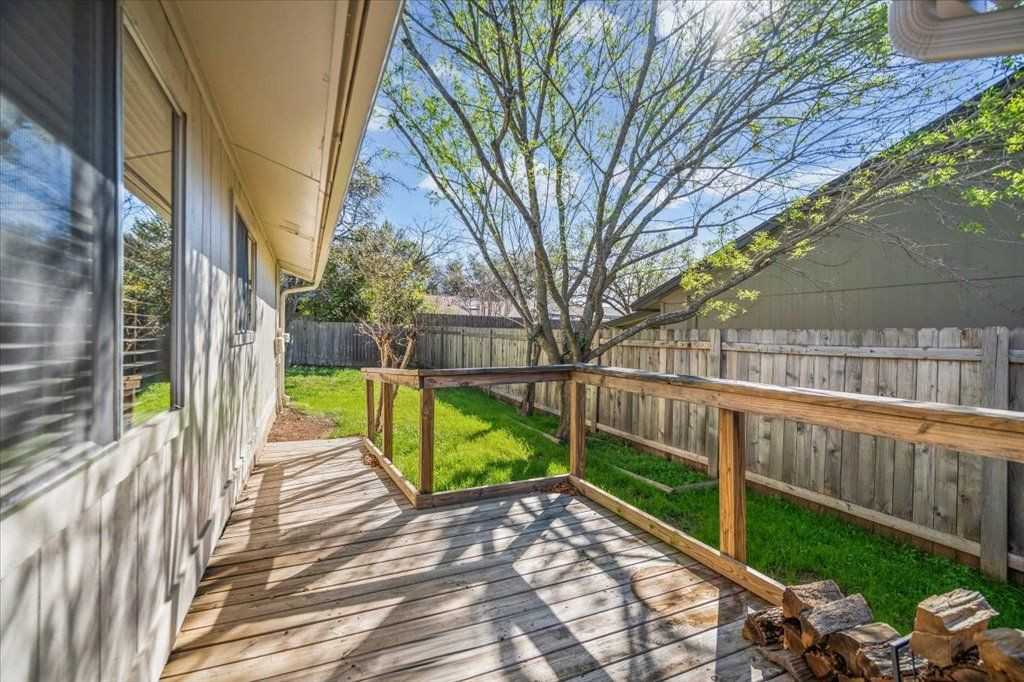 11131 Henge Dr - Photo 4 of 15