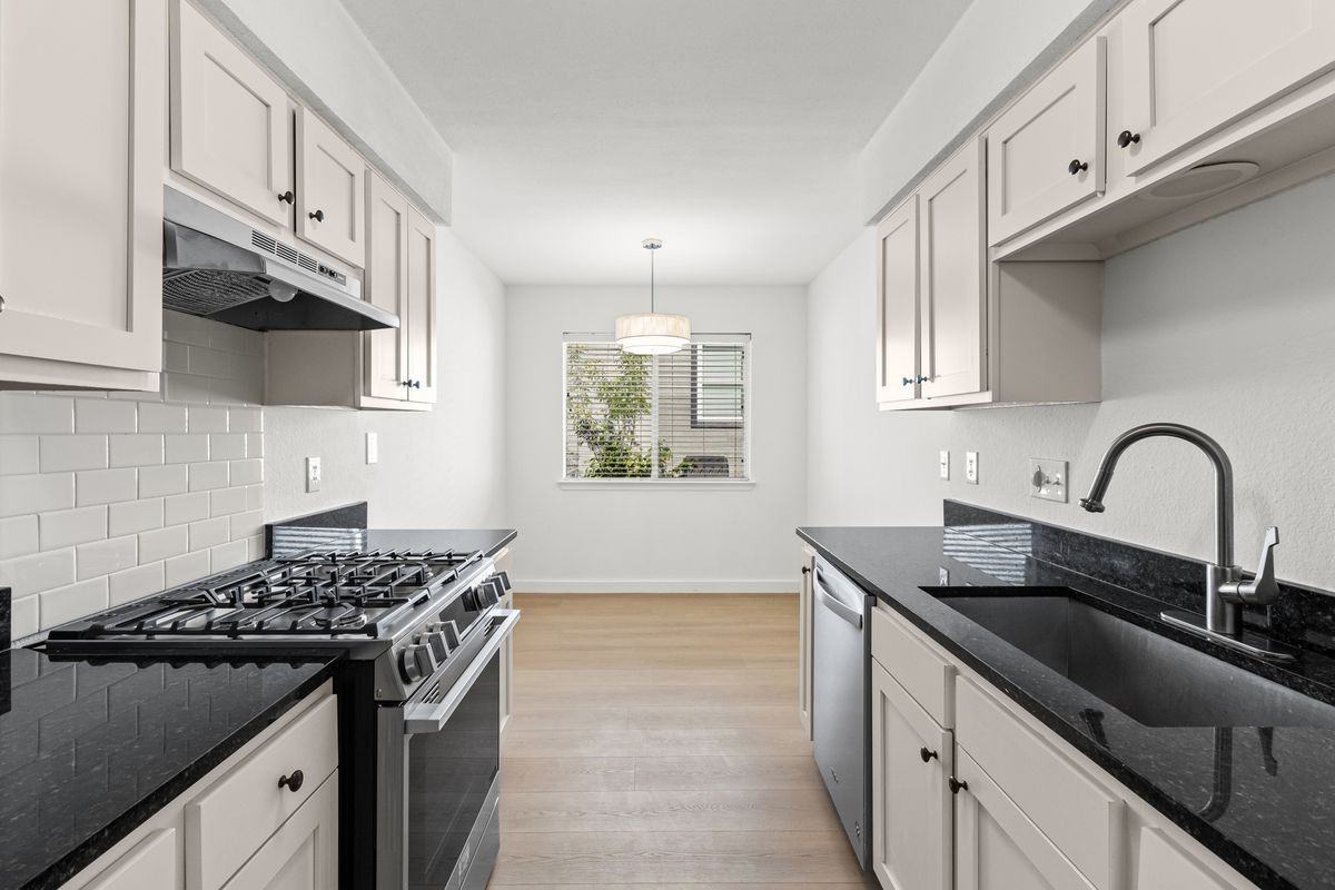 11131 Henge Dr - Photo 6 of 15