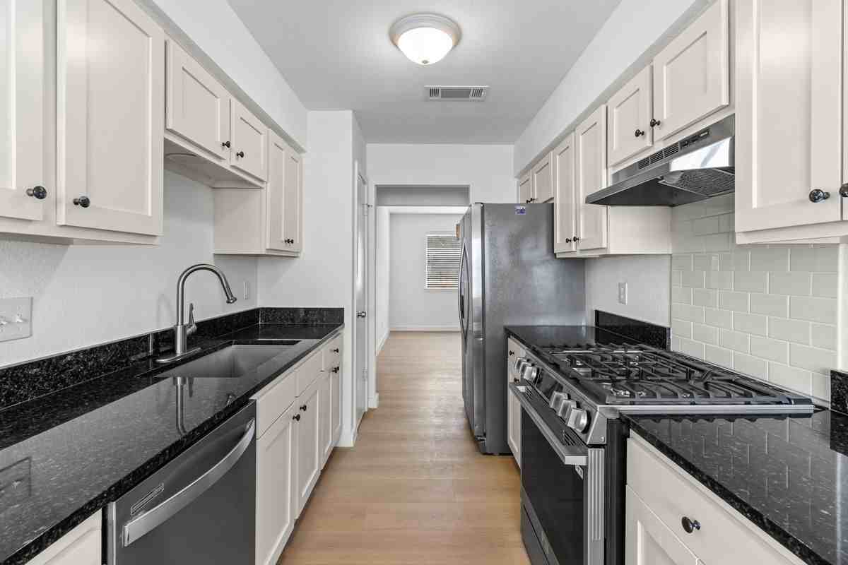 11131 Henge Dr - Photo 7 of 15