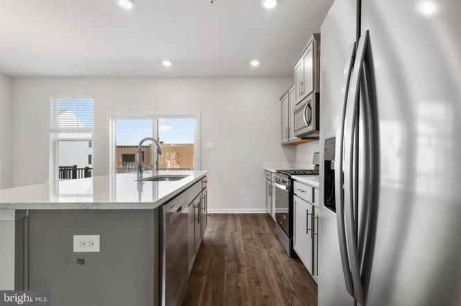 7446 Fern Gully Way - Photo 3 of 33