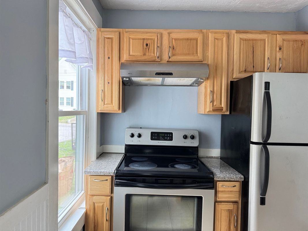64 Girard St - Photo 4 of 48