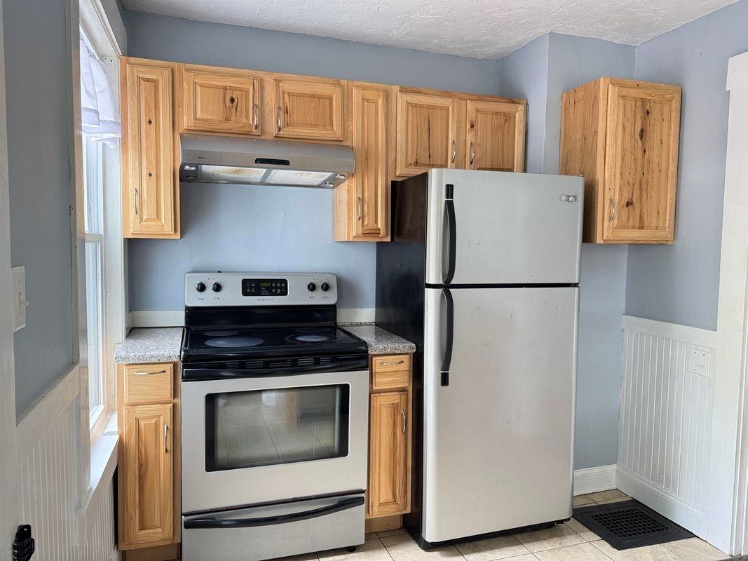 64 Girard St - Photo 5 of 48