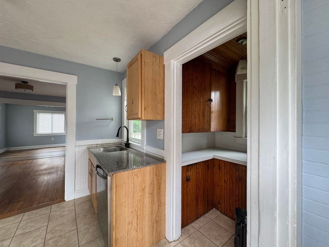 64 Girard St - Photo 7 of 48