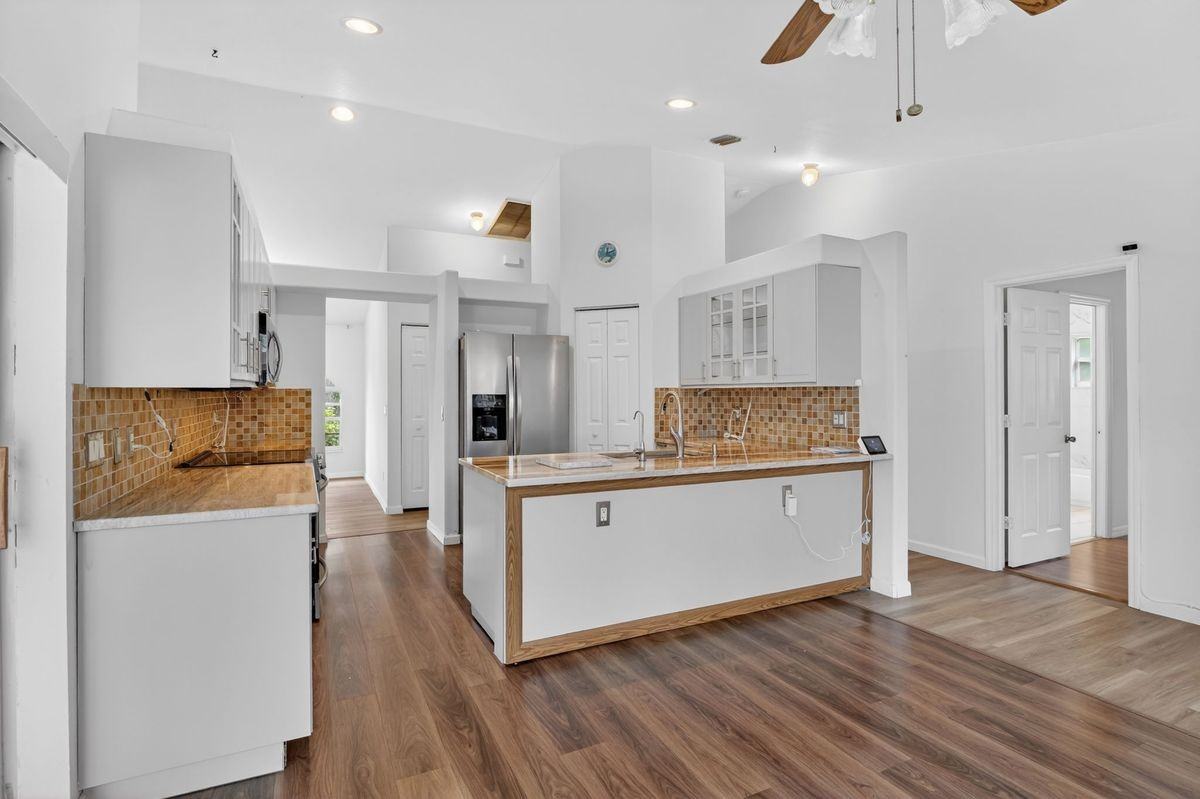 590 6th St Ne - Photo 4 of 17