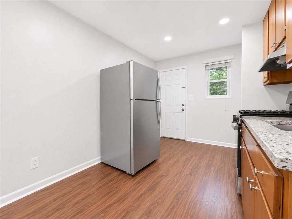 3203 E Point St ##4 - Photo 6 of 18