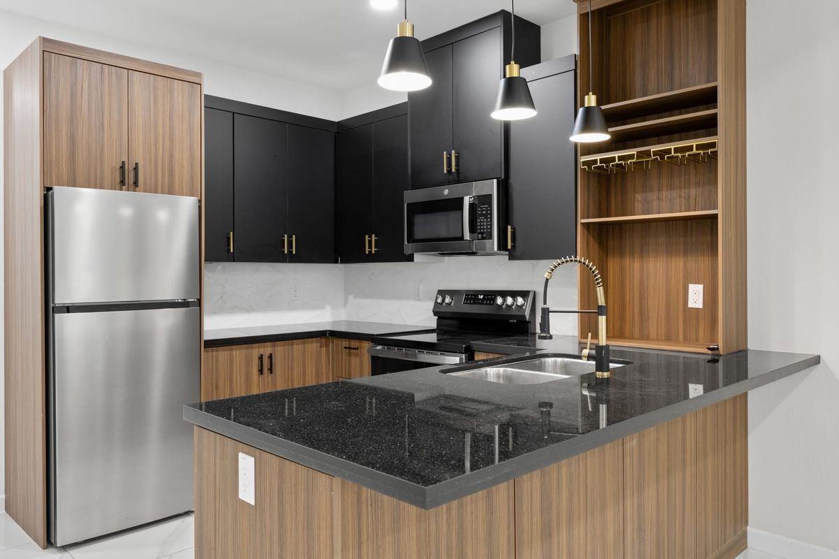 1513 W B St - Photo 3 of 3