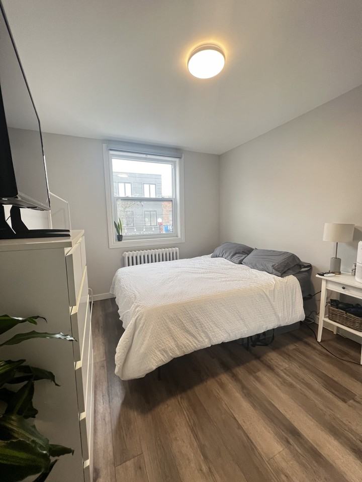 581 College St - Photo 6 of 13