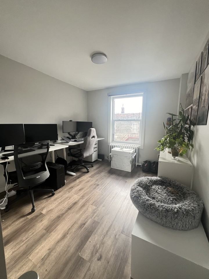 581 College St - Photo 7 of 13