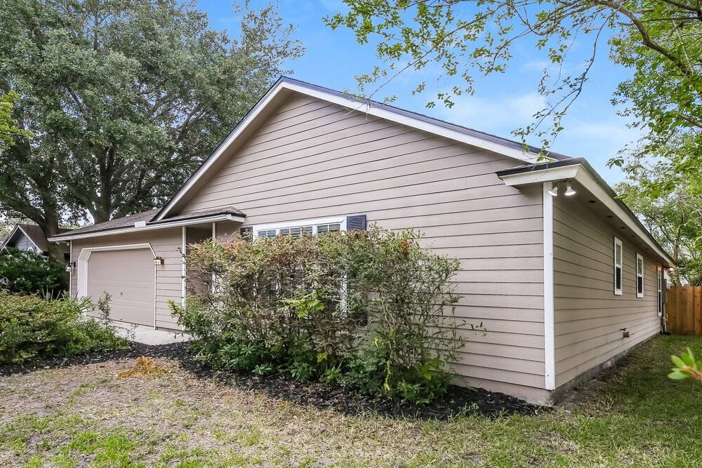 3410 Guernsey Ct - Photo 3 of 16