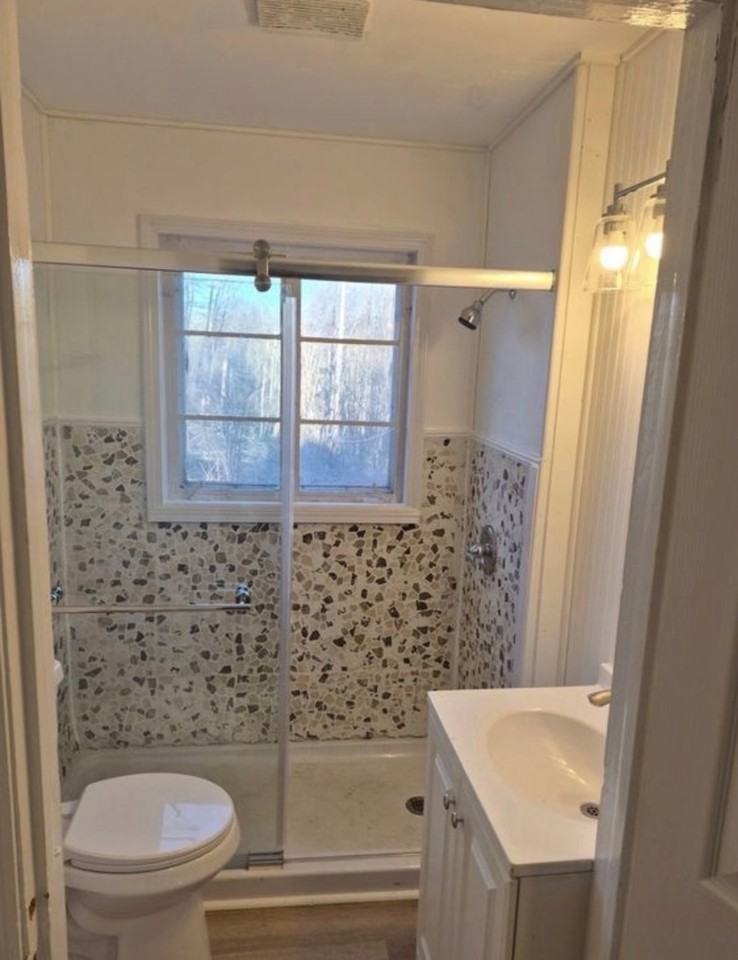 821 Colby Ave - Photo 3 of 11