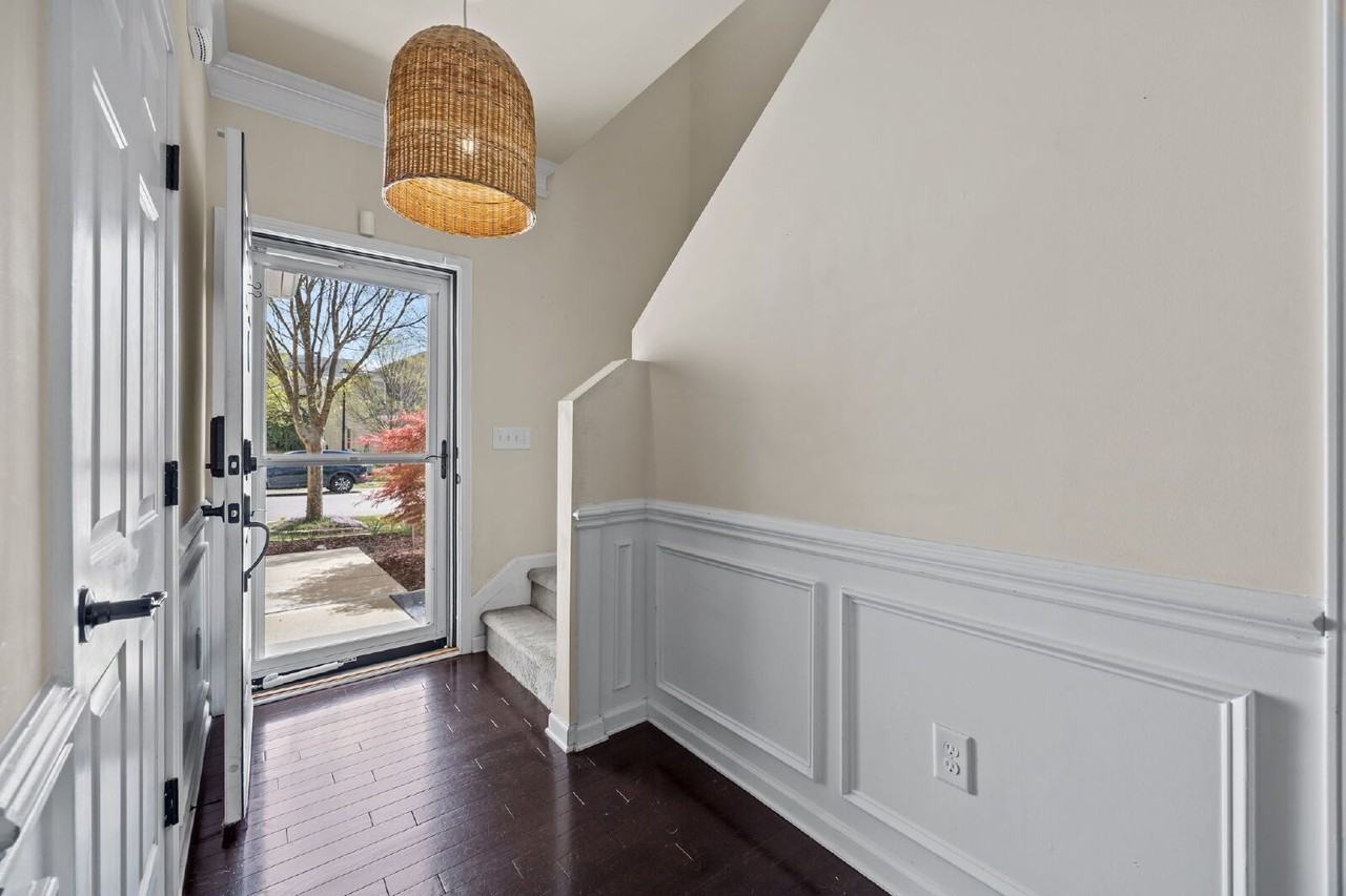 4320 Lyman Ave - Photo 3 of 39