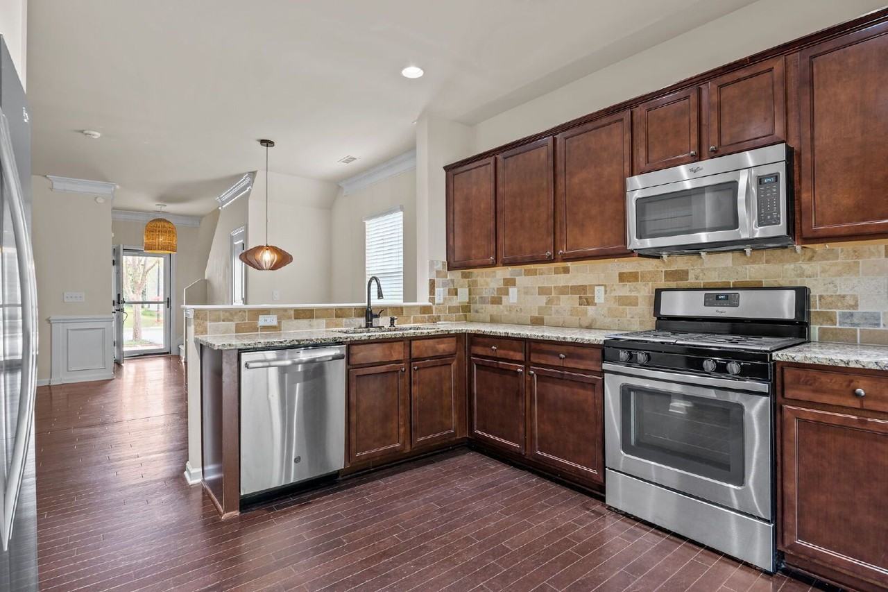 4320 Lyman Ave - Photo 7 of 39