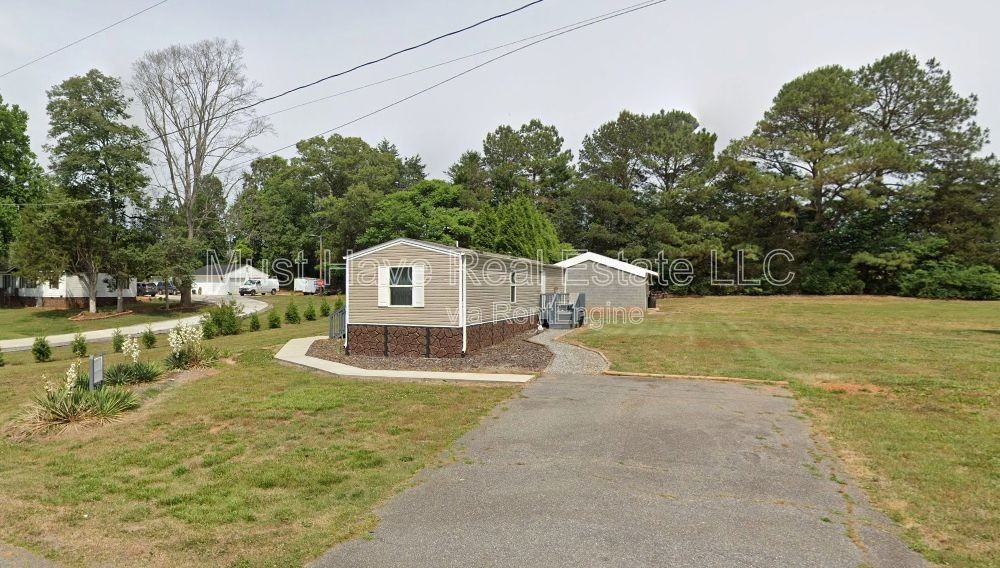 1691 Zebulon Dr - Photo 2 of 8