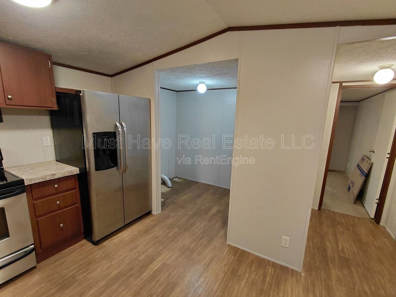 1691 Zebulon Dr - Photo 4 of 8