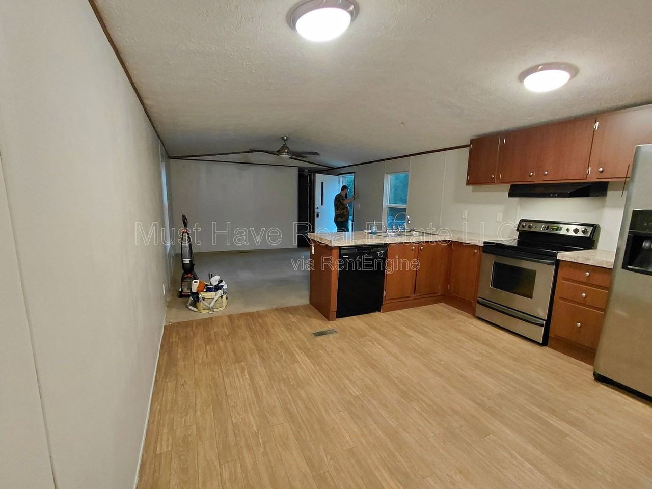 1691 Zebulon Dr - Photo 5 of 8