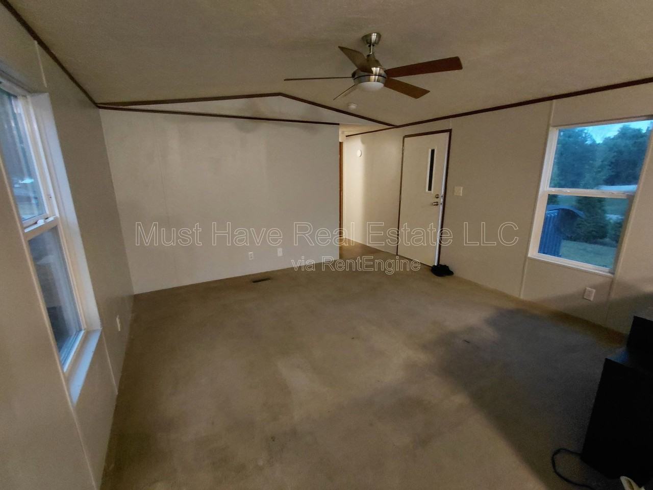 1691 Zebulon Dr - Photo 7 of 8