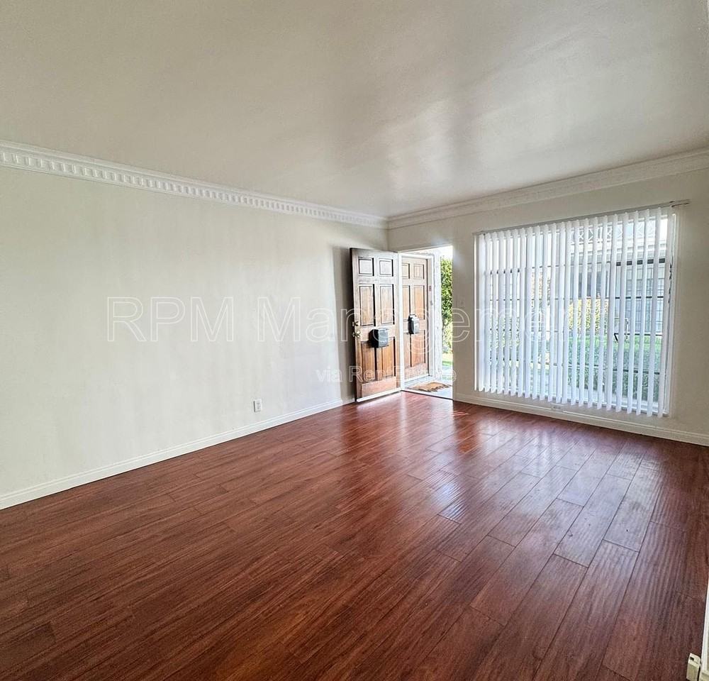 1041 S Norton Ave #1041 - Photo 3 of 11