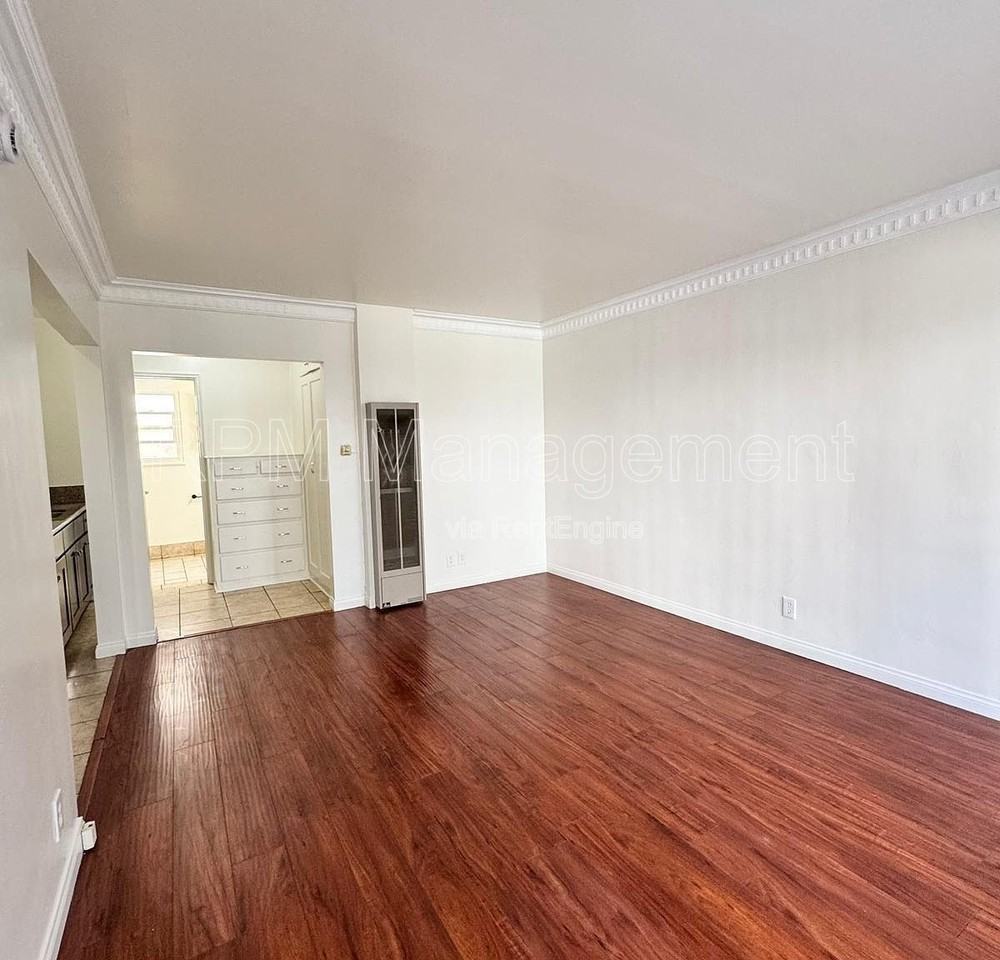 1041 S Norton Ave #1041 - Photo 5 of 11