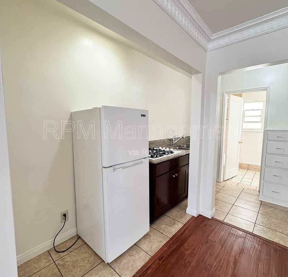 1041 S Norton Ave #1041 - Photo 6 of 11