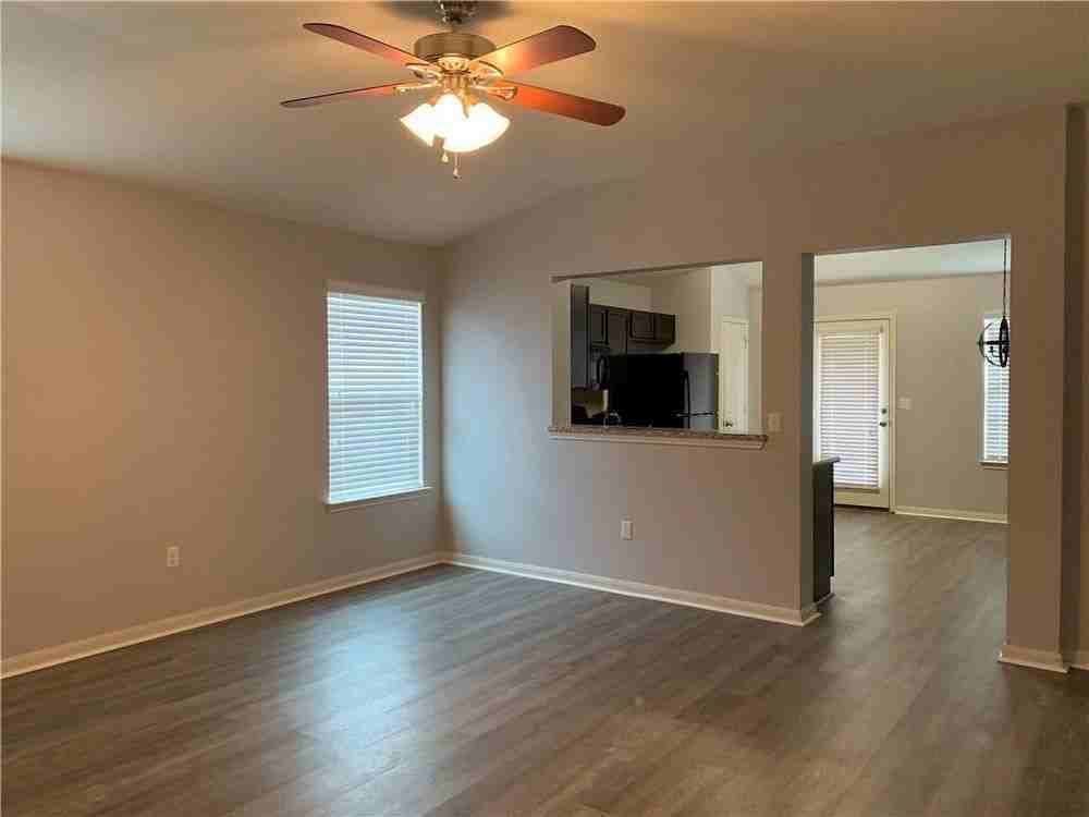 351 Musgrav - Photo 4 of 24