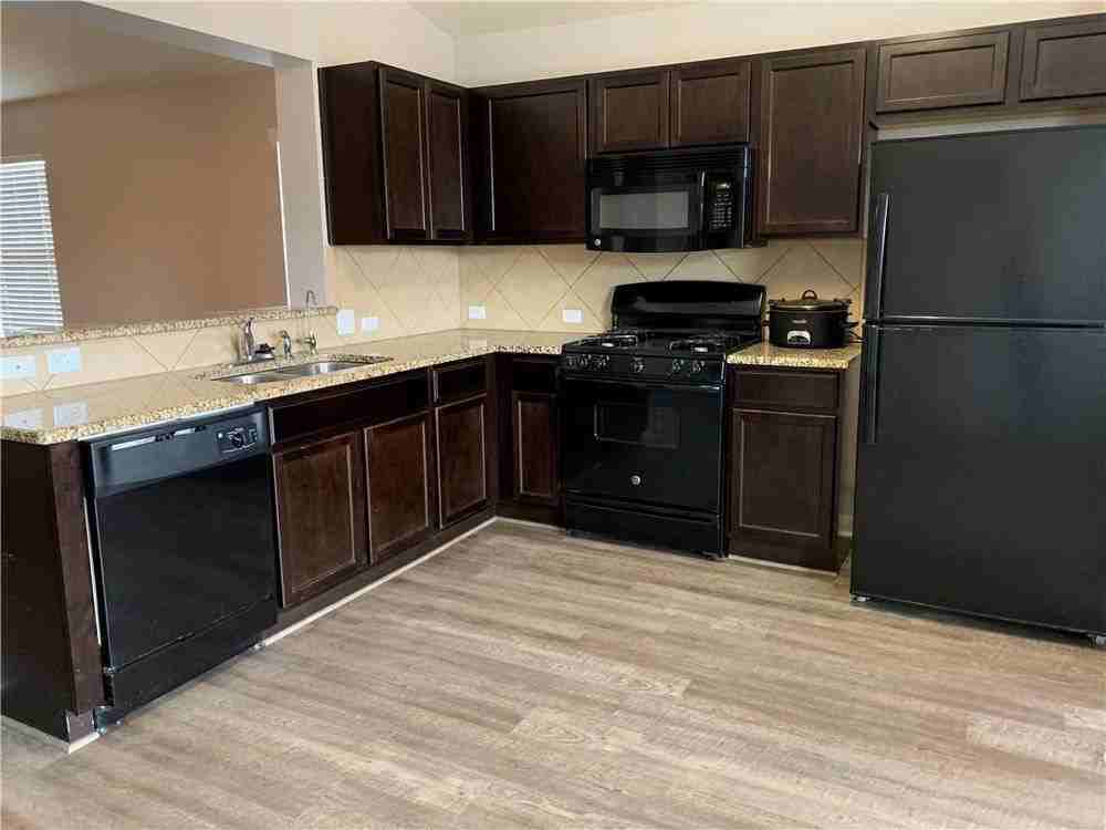 351 Musgrav - Photo 6 of 24