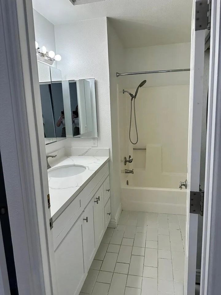 1068 Calle Del Cerro - Photo 5 of 10