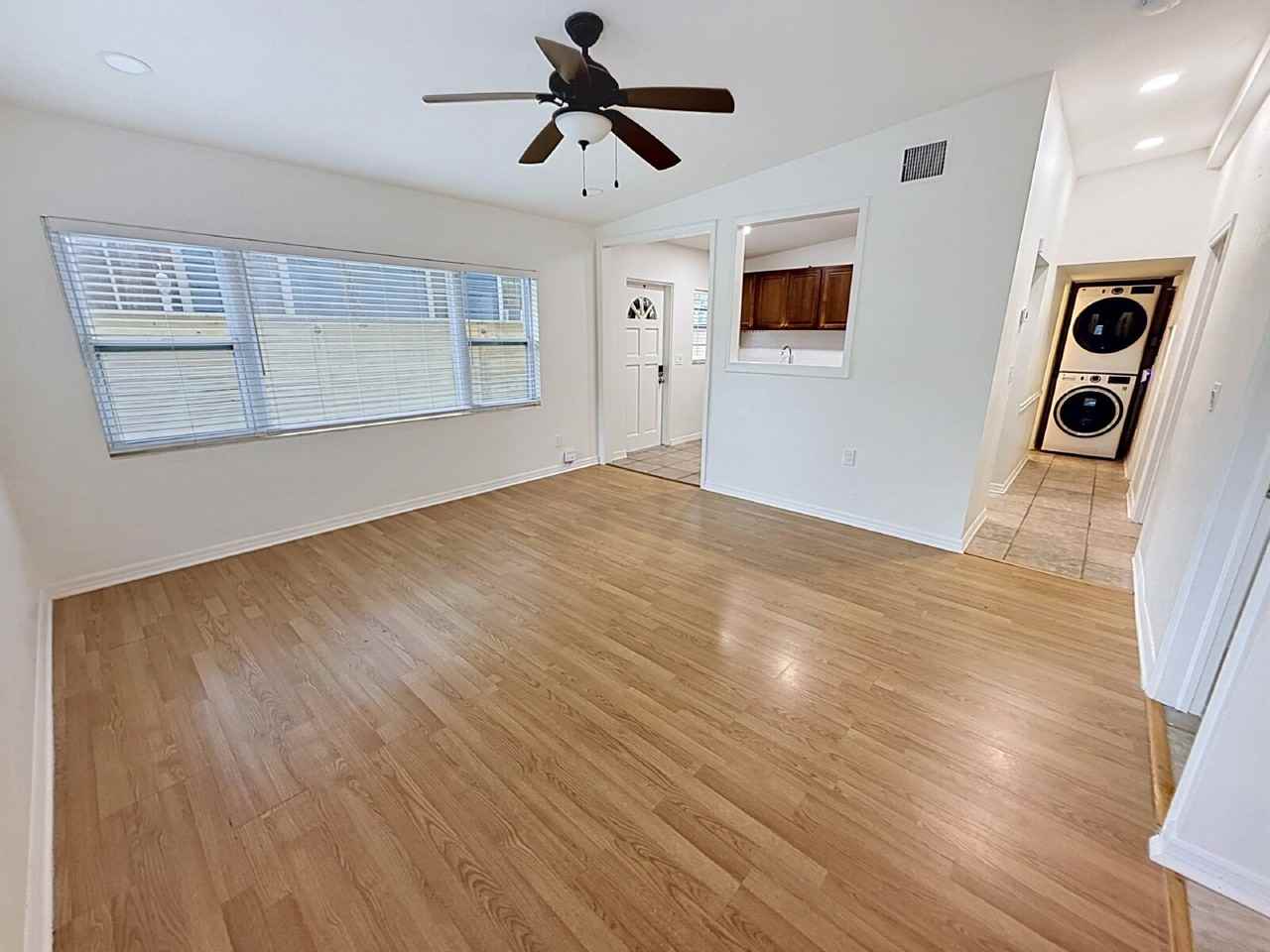 806 E Livingston St - Photo 3 of 14