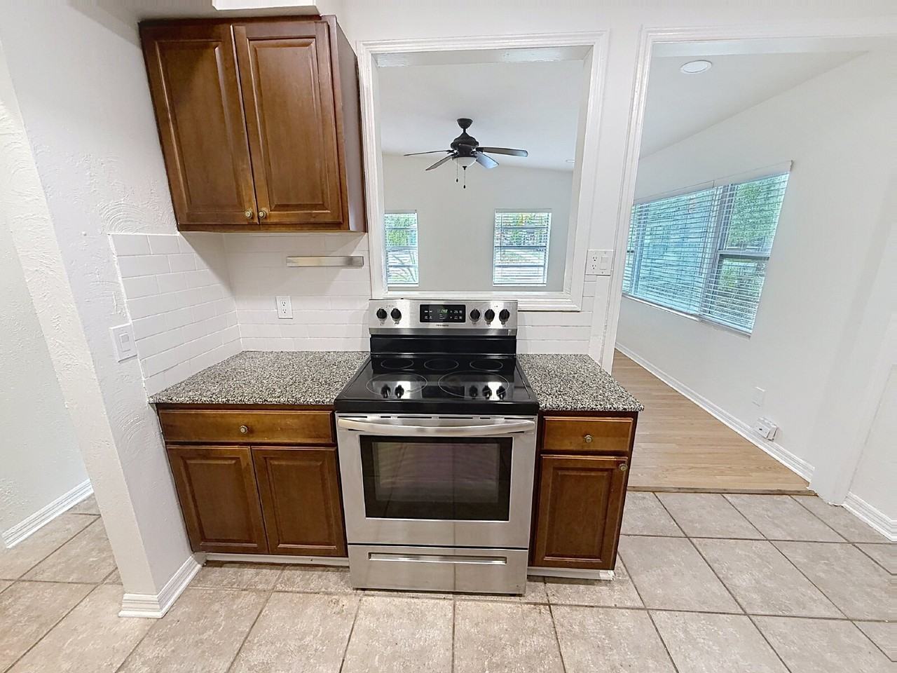 806 E Livingston St - Photo 6 of 14
