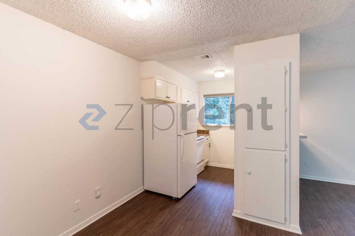 2906 Sweeney Ln #C - Photo 7 of 14