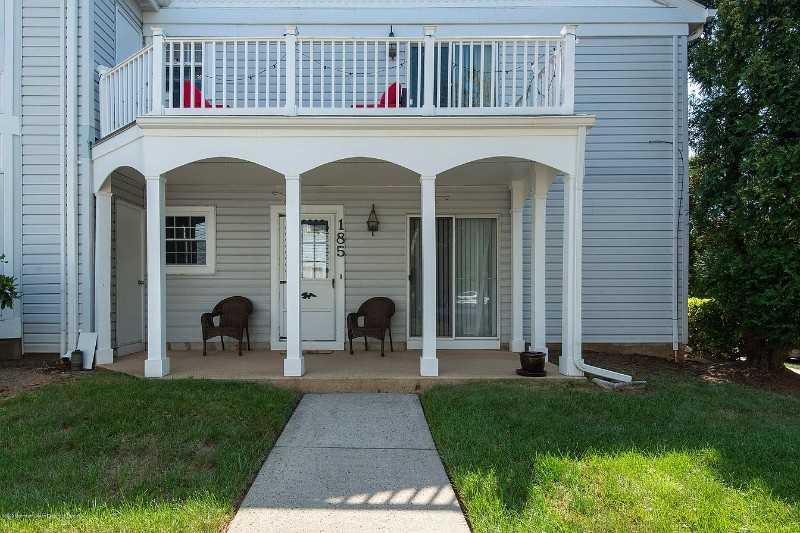 185 Tulip Ln - Photo 2 of 13