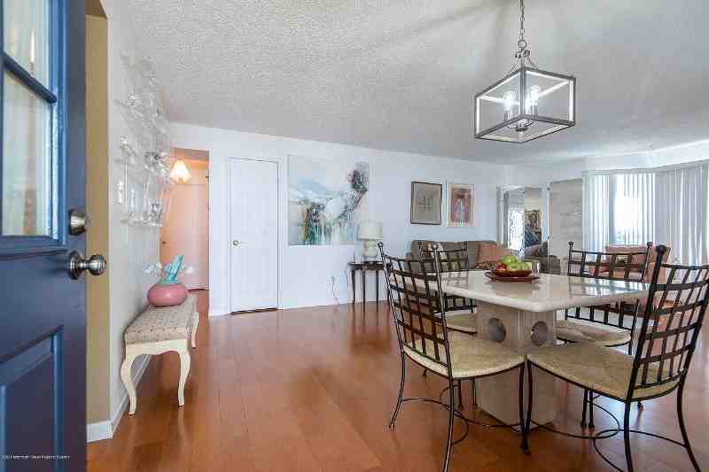 185 Tulip Ln - Photo 3 of 13