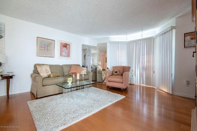 185 Tulip Ln - Photo 4 of 13