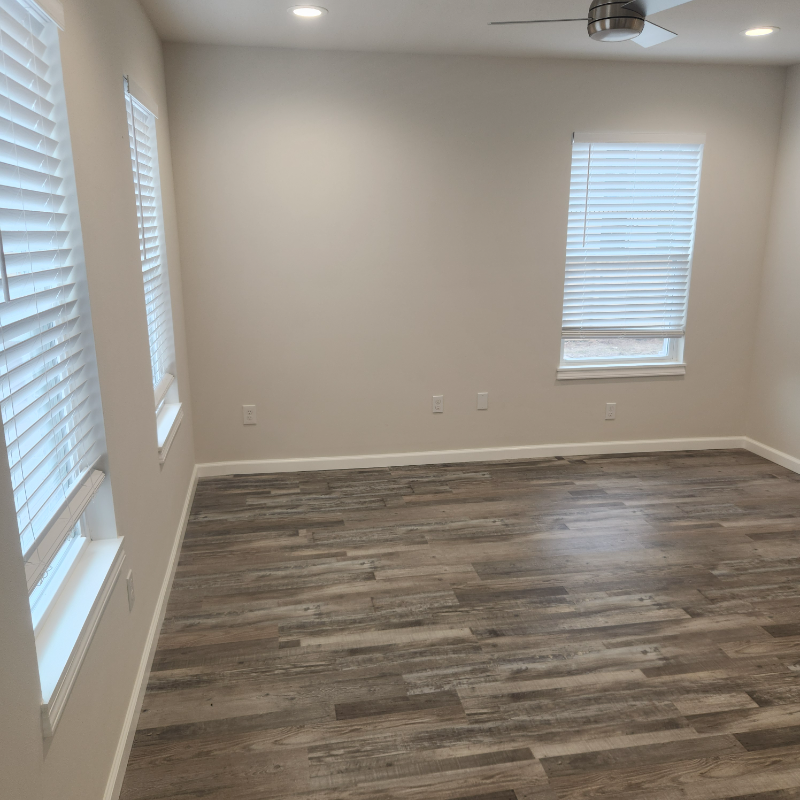 143 Hoover Dr - Photo 2 of 14