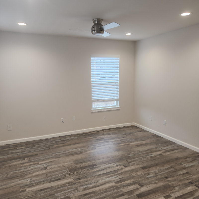 143 Hoover Dr - Photo 3 of 14
