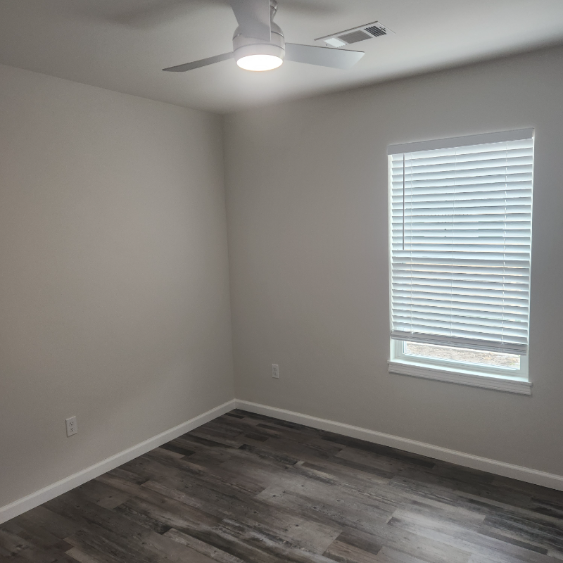 143 Hoover Dr - Photo 5 of 14