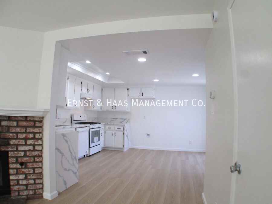 8621 1/2 Cedar St - Photo 5 of 29
