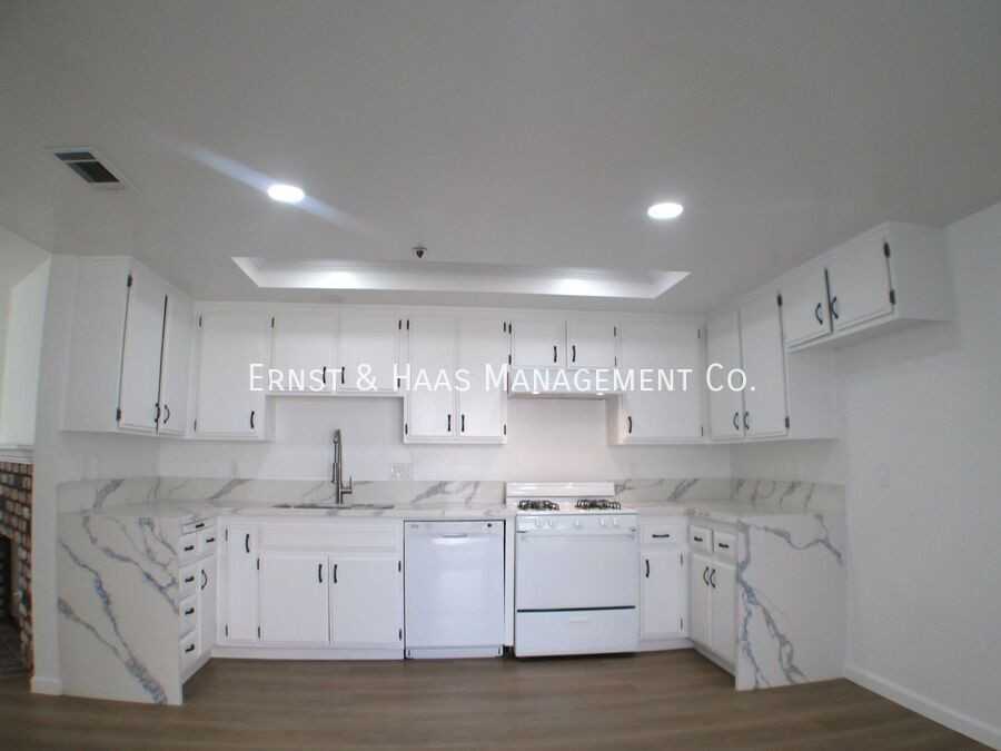 8621 1/2 Cedar St - Photo 6 of 29