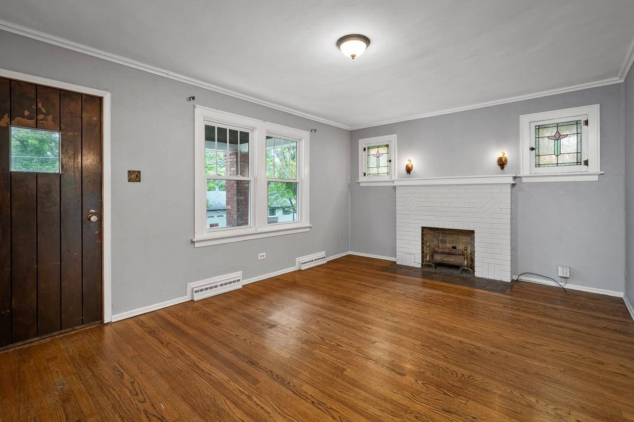 324 Emmett Ave - Photo 4 of 19