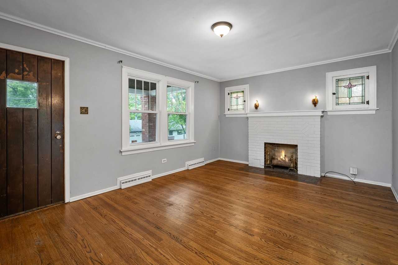 324 Emmett Ave - Photo 5 of 19