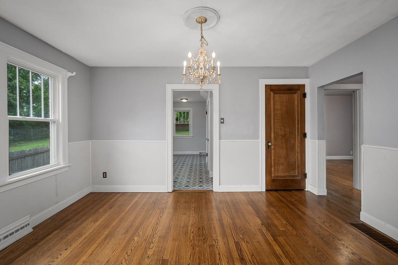 324 Emmett Ave - Photo 6 of 19
