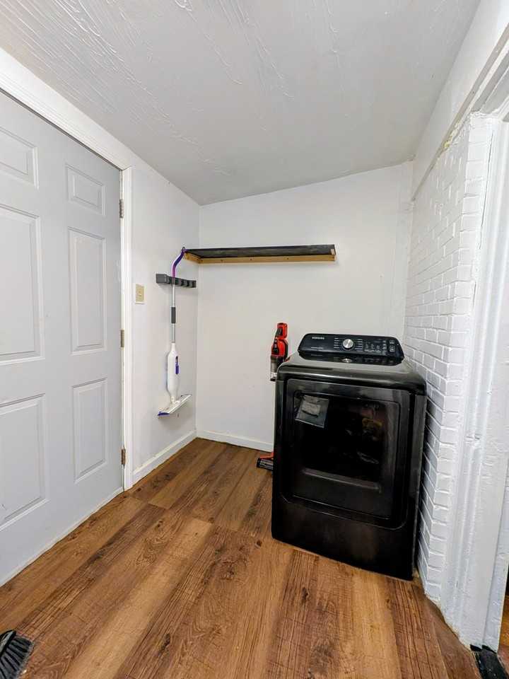 48 Douglas St - Photo 5 of 10