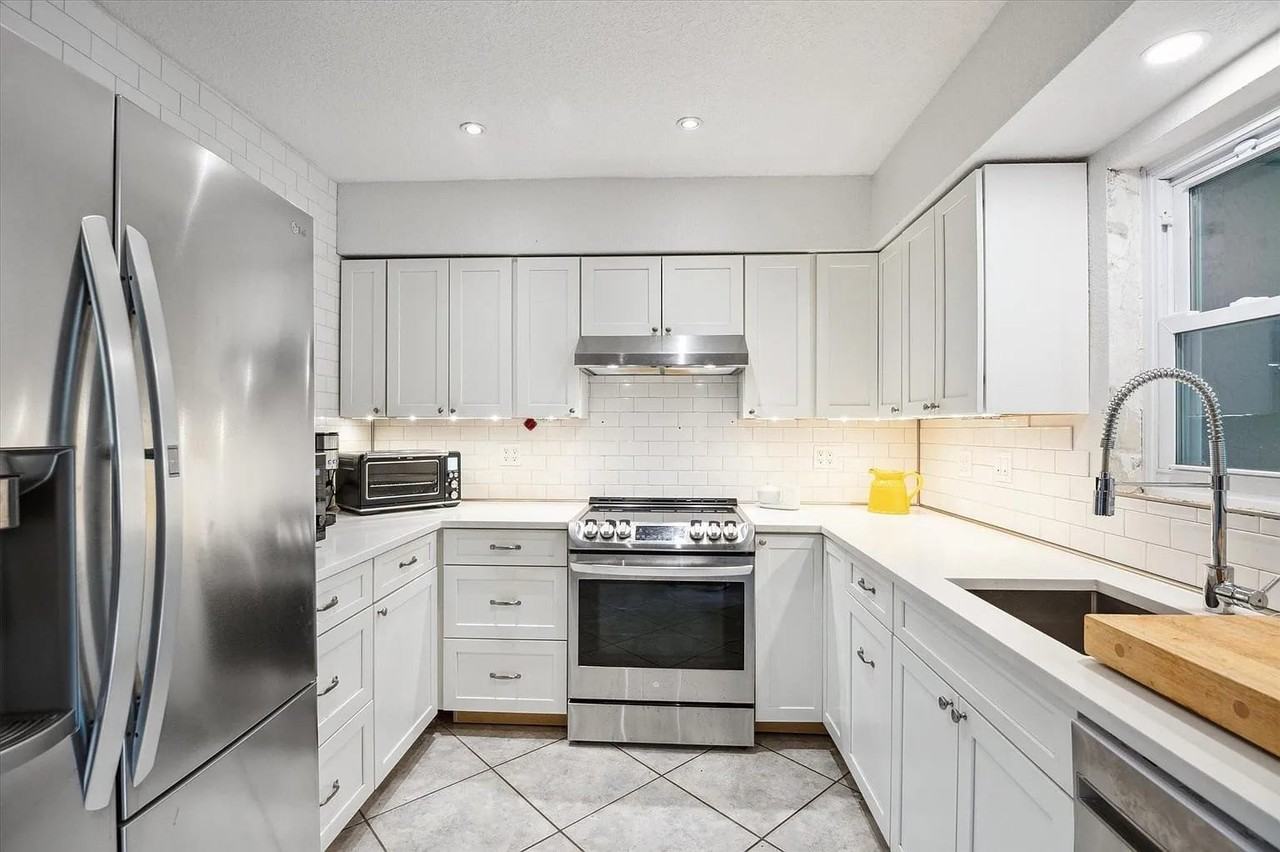 845-853 Nestreet #853 - Photo 4 of 20