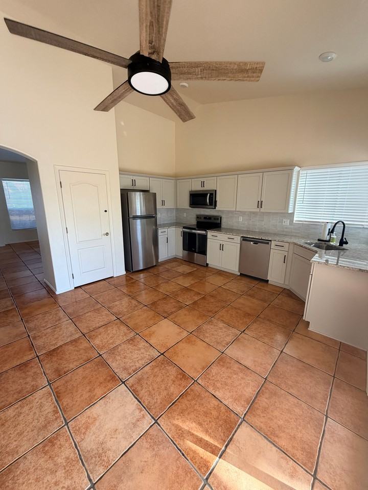 9005 N Lawndale Dr - Photo 7 of 17