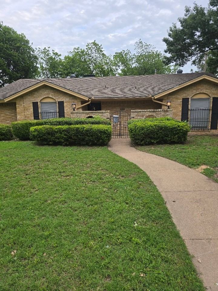912 Oak Trl - Photo 2 of 2