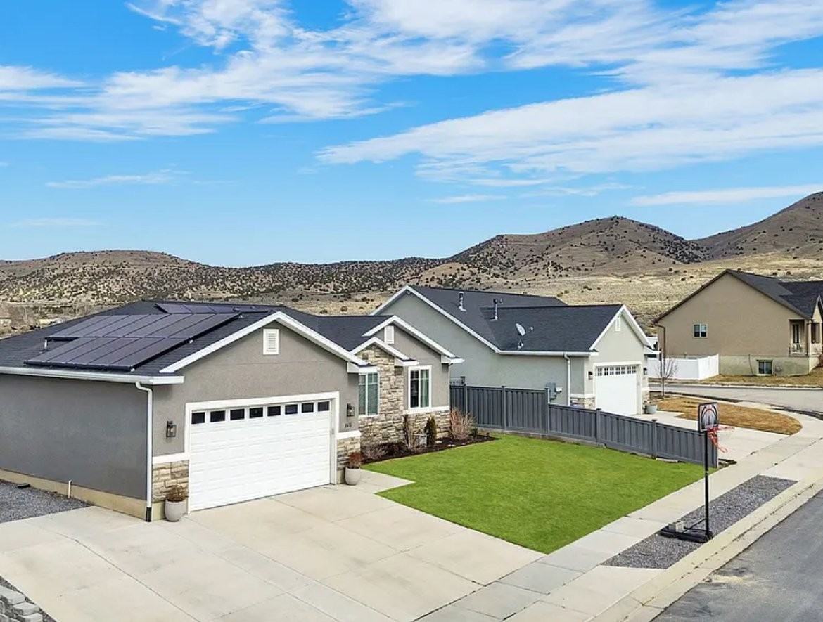 2681 E Clarkstone Dr - Photo 2 of 8