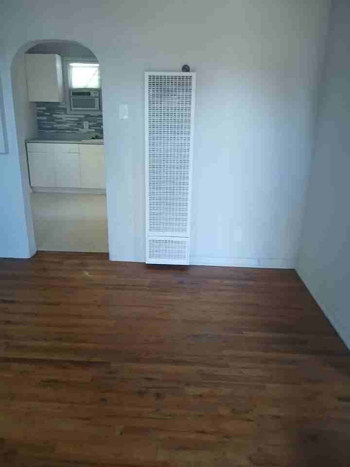 617 Douglas St - Photo 3 of 10