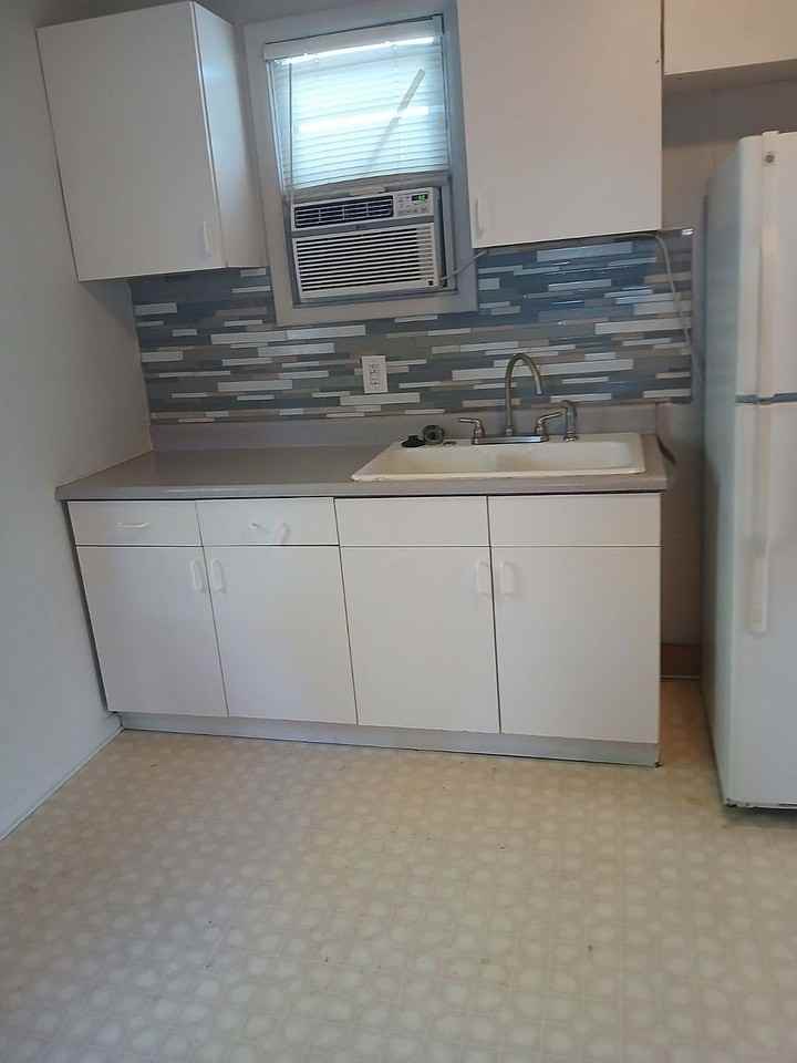 617 Douglas St - Photo 5 of 10