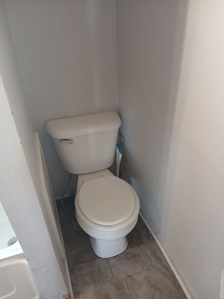 617 Douglas St - Photo 7 of 10