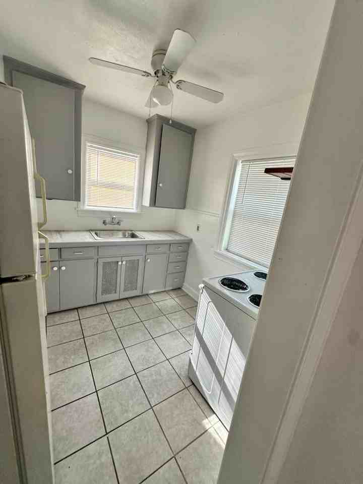 1037 12th St N #1 - Photo 6 of 16